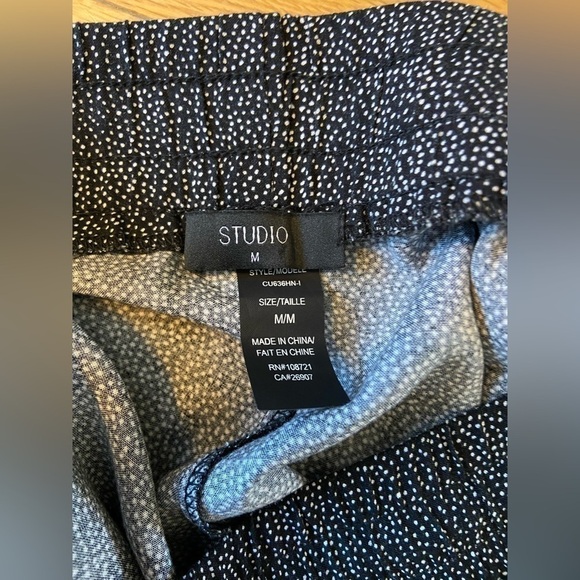 ⭐️2 FOR $20⭐️ Studio Floral Shorts Size Medium. EUC - Picture 2 of 6